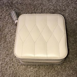 Travel jewelry case